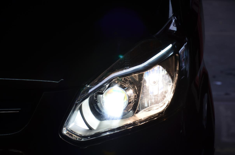 UPS 阿帕车灯｜AES 安亿仕 汽车 LED 双光透镜 车灯升级改装品牌